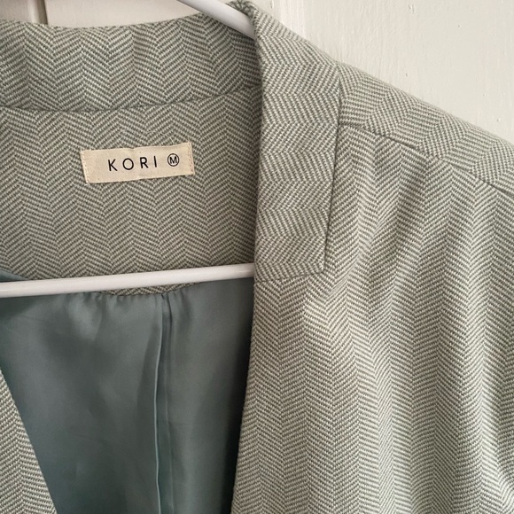 Kori Victoria Open Front Blazer in Sage - Picture 4 of 4